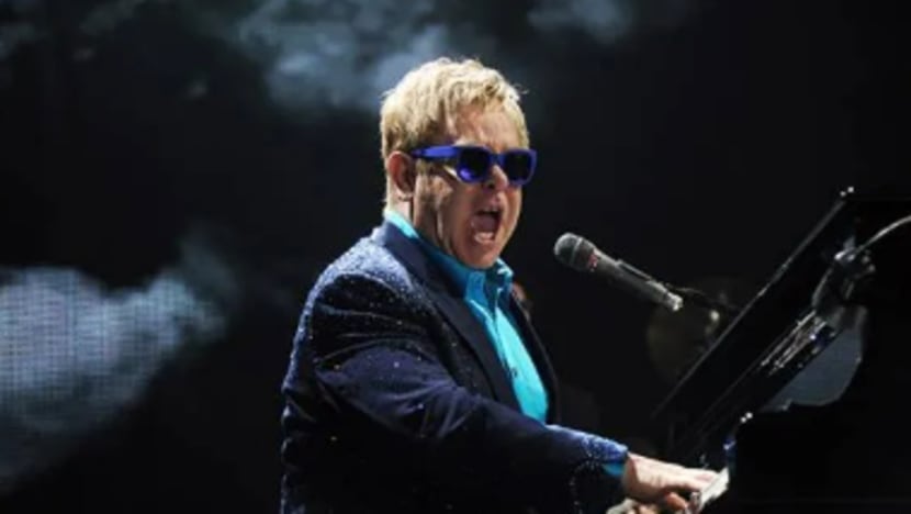 Elton John gagal teruskan konsert di Auckland akibat pneumonia