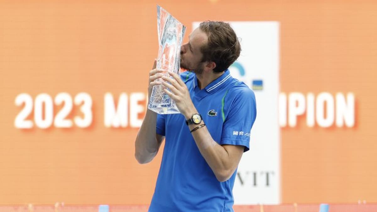 Medvedev mengalahkan Sinner untuk gelar Miami Terbuka pertama
