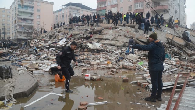 土耳其大地震 死亡人数冲破1300人