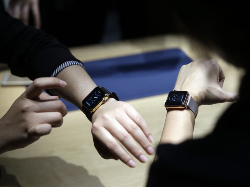 Attendees get a look at varieties of the Apple Watch on display in the demo room after an Apple event in San Francisco, on March 9, 2015. Photo: AP