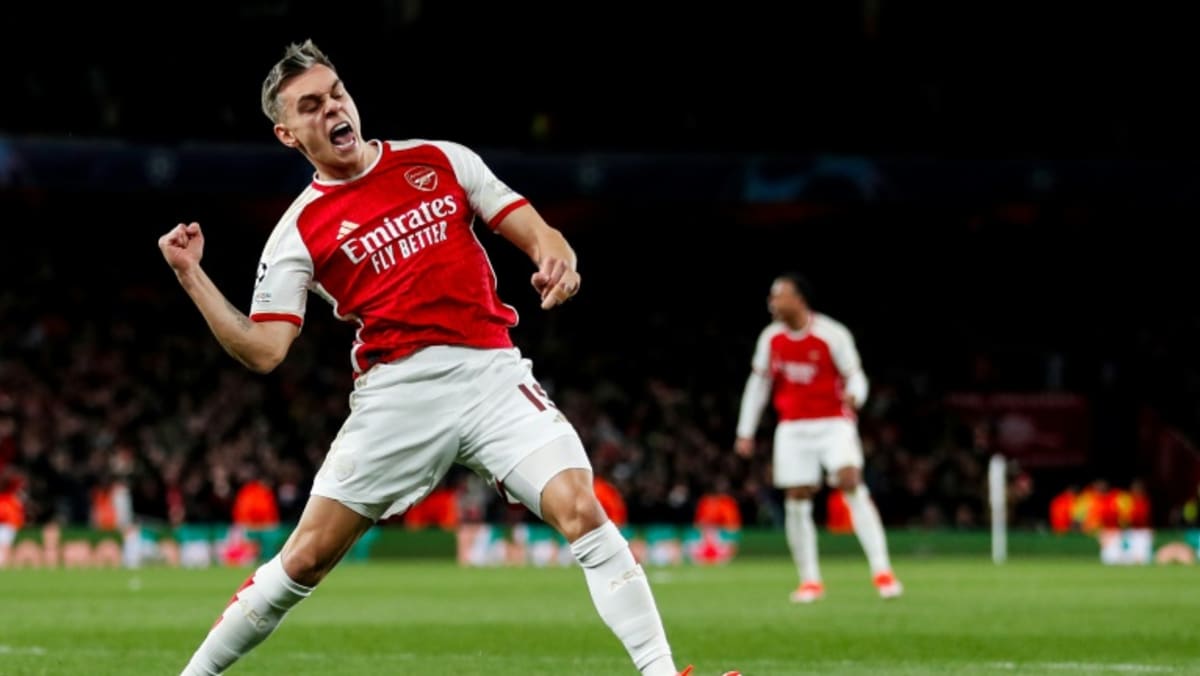 Trossard strikes late to rescue Arsenal in Bayern draw