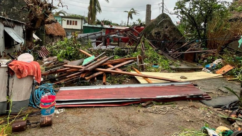 Strong typhoon cuts power, causes flooding in northern Philippines 