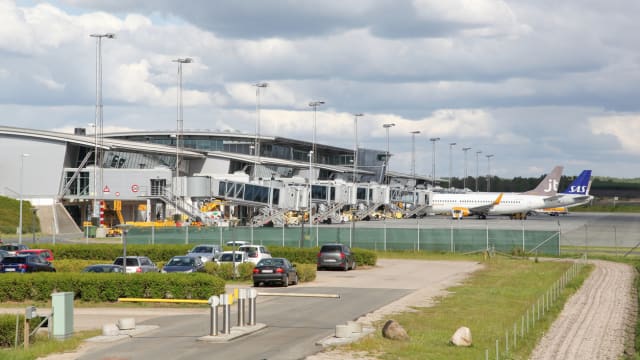 丹麦第二大机场因接获炸弹威胁 一度关闭