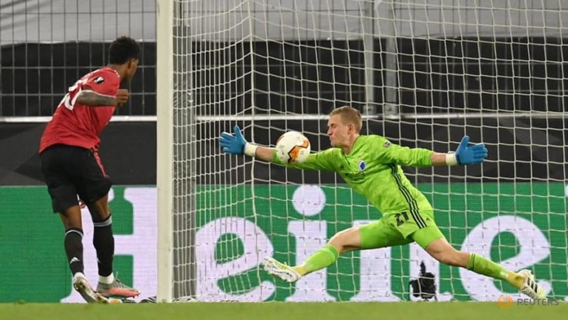 Football: Fernandes penalty sends Man United into Europa League semis Football: Fernandes penalty sends Man United into Europa League semis