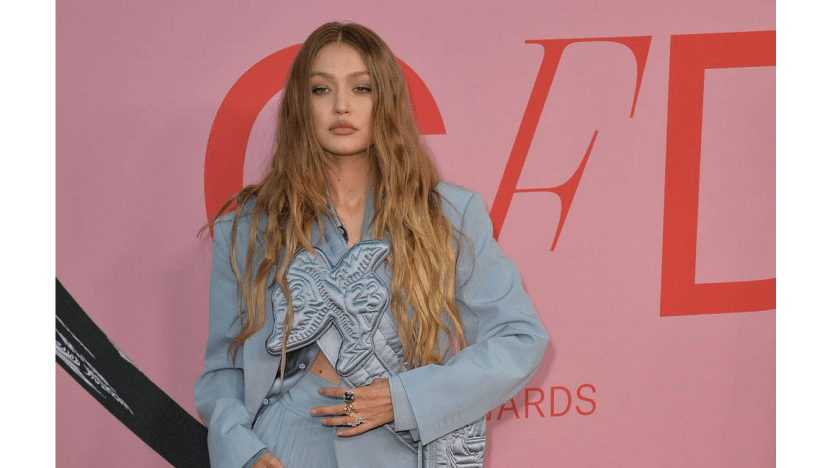 Gigi Hadid and Tyler Cameron kiss at VMAs Gigi Hadid and Tyler Cameron kiss at VMAs