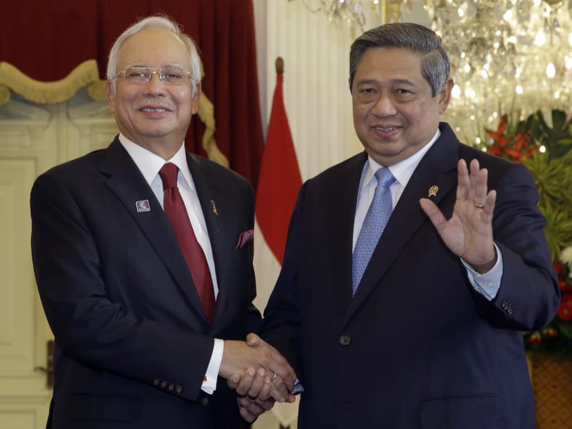 Malaysian Prime Minister Najib Razak, left, is greeted by Indonesian President Susilo Bambang Yudhoyono prior to their annual consutation meeting in Jakarta, Indonesia on Dec 19, 2013. Photo: AP