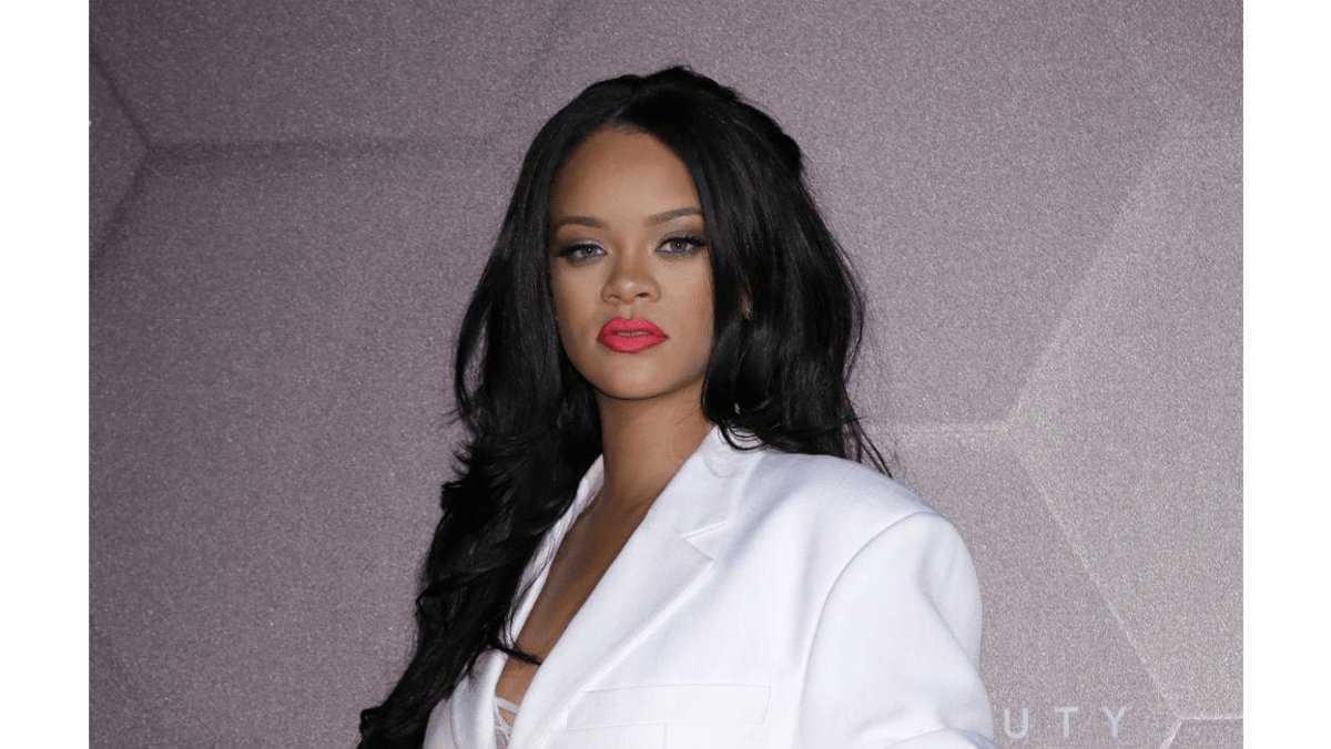 Rihanna says being a mum is her a 'dream' - 8days