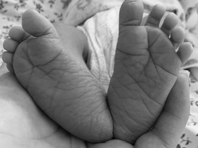 Oksana Voevodina, the Russian wife of Kelantan ruler Sultan Muhammad V, announced the birth with a picture of the baby’s feet.