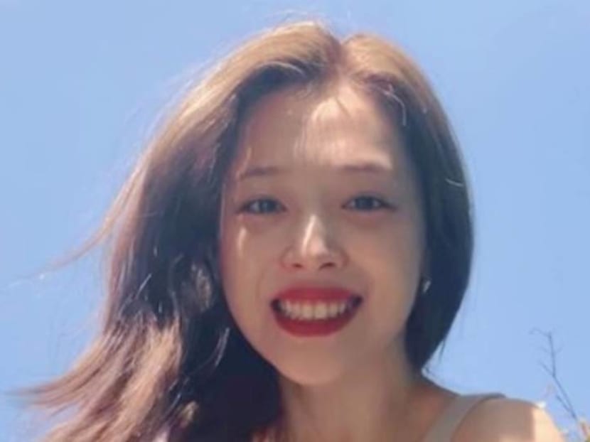 Late K-pop star Sulli's brother accuses father of trying to obtain her wealth Late K-pop star Sulli's brother accuses father of trying to obtain her wealth