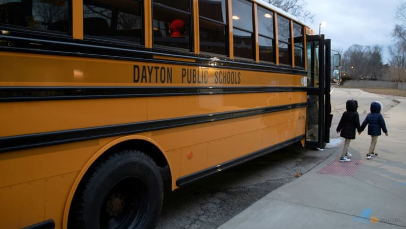 US teachers' union shifts stance to back vaccine mandate as COVID-19 surges US teachers' union shifts stance to back vaccine mandate as COVID-19 surges