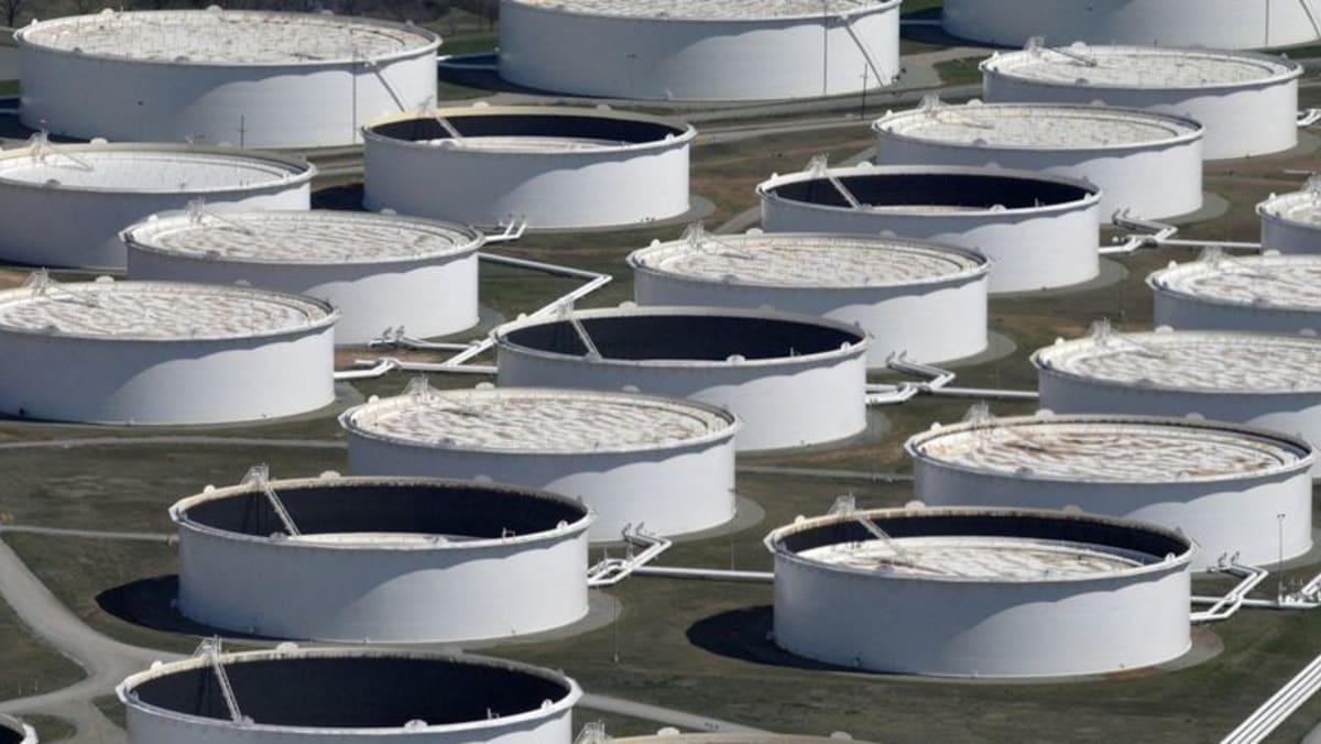 Oil prices ease as aid convoys arrive in embattled Gaza Strip