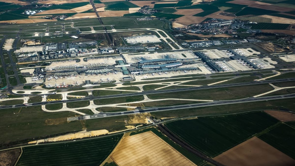 Charles de Gaulle: Plans for huge new airport terminal in Paris scrapped -  BBC News