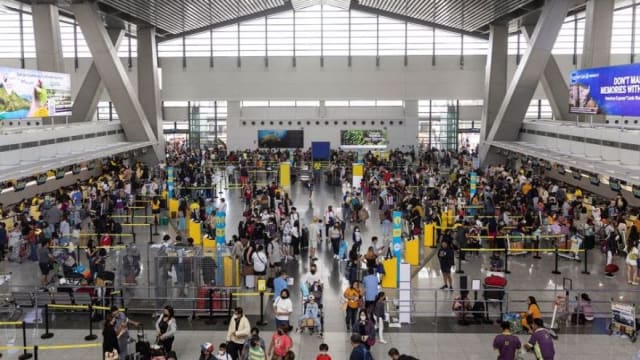 菲律宾接炸弹威胁 全国42机场高度戒备