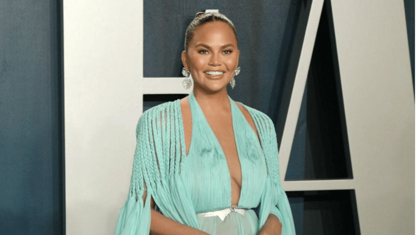 Chrissy Teigen Returns To Twitter 23 Days After Deleting Account: "It Feels Terrible To Silence Yourself” Chrissy Teigen Returns To Twitter 23 Days After Deleting Account: "It Feels Terrible To Silence Yourself”