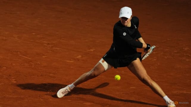 Swiatek begins French Open defence with sights on successive titles