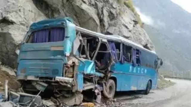 巴基斯坦一巴士爆炸 导致至少13人死