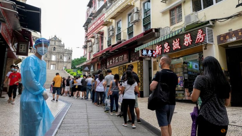 Macao locks down some buildings as COVID-19 infections creep up Macao locks down some buildings as COVID-19 infections creep up