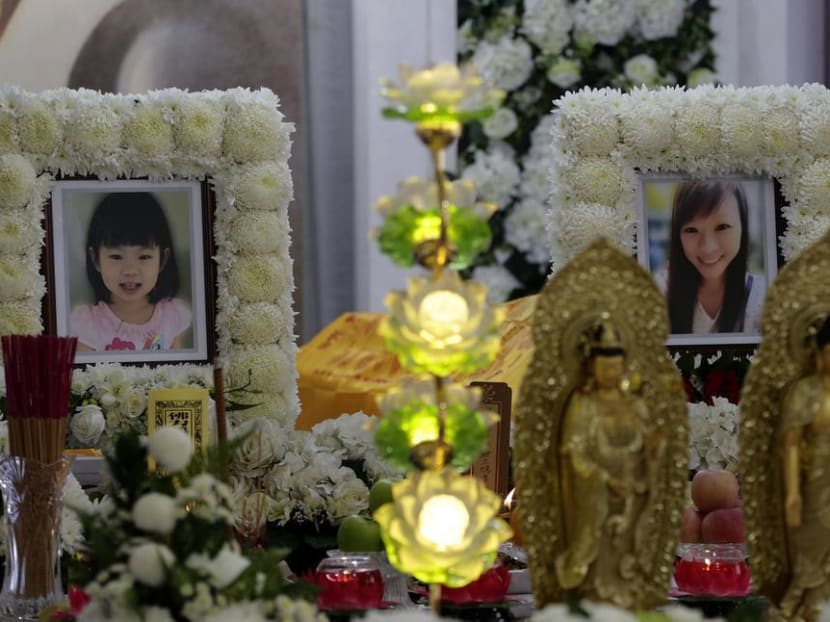 The funeral wake of Teo Ghim Heng's wife and four-year-old daughter in 2017.