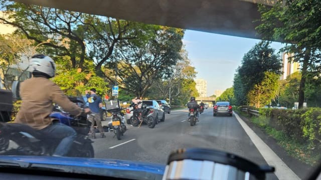 亚逸拉惹快速公路车祸 摩托骑士昏迷送院