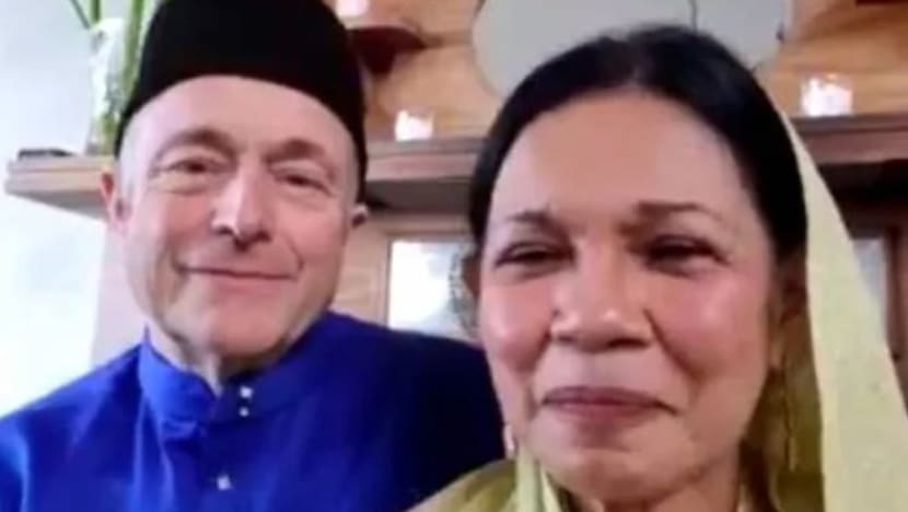 Baru dua bulan kawin, suami penyanyi veteran Salamiah Hassan meninggal dunia Baru dua bulan kawin, suami penyanyi veteran Salamiah Hassan meninggal dunia