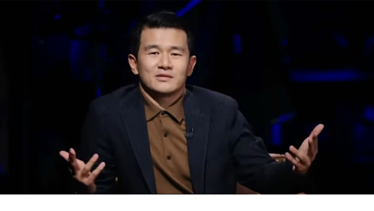 ronny-chieng-shades-americans-in-jokes-about-singapore-on-the-daily-show