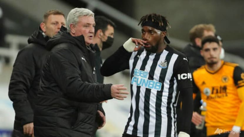 Football: Newcastle manager Bruce fears the worst over injuries after Wolves draw Football: Newcastle manager Bruce fears the worst over injuries after Wolves draw