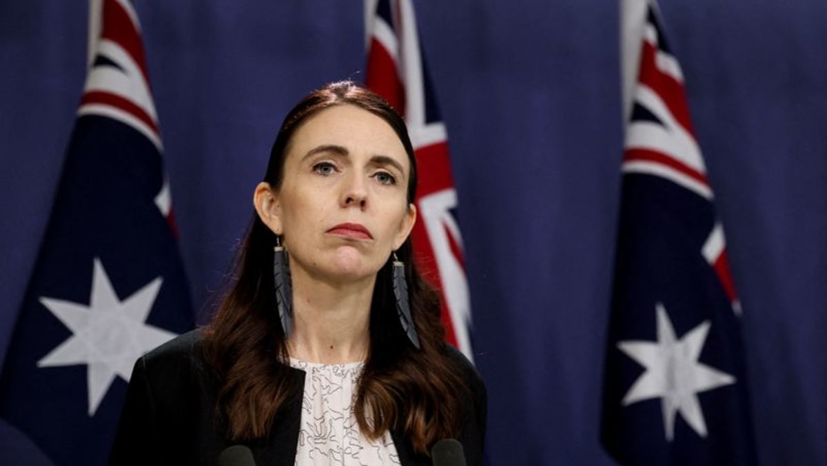 Ardern dari Selandia Baru mengucapkan selamat tinggal yang emosional pada hari terakhirnya sebagai perdana menteri