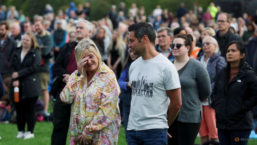 Farewell to the queen: Emotional crowds line streets of London and Windsor Farewell to the queen: Emotional crowds line streets of London and Windsor