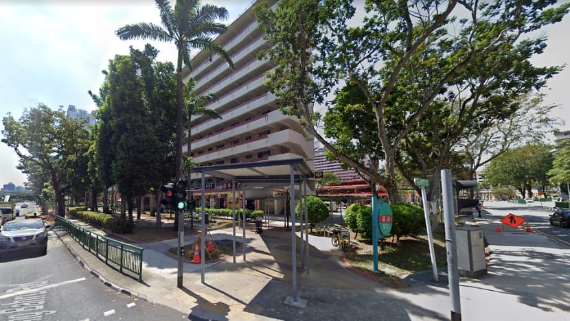 Two men, woman arrested after robbery at Redhill Two men, woman arrested after robbery at Redhill