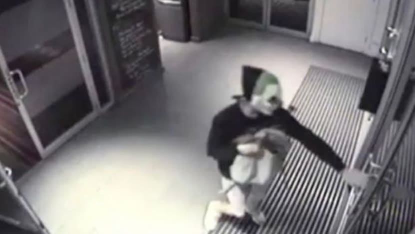 "Joker" Batman rompak pub, acukan senapang; sempat ucapkan selamat malam