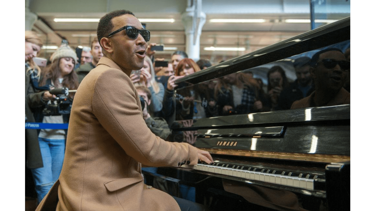 John Legend plays surprise London set 8days