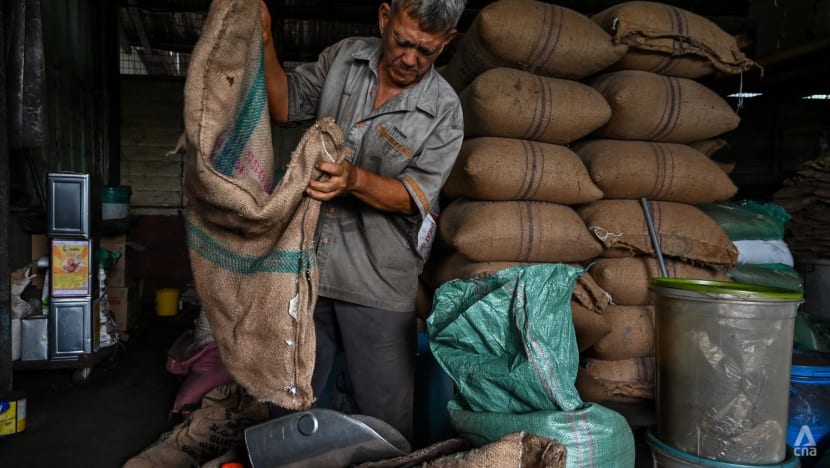 'Sukar pada mulanya': Kilang biji kopi kaedah tradisional di Klang ini masih utuh beroperasi sejak 1959 5 FDZ 3355