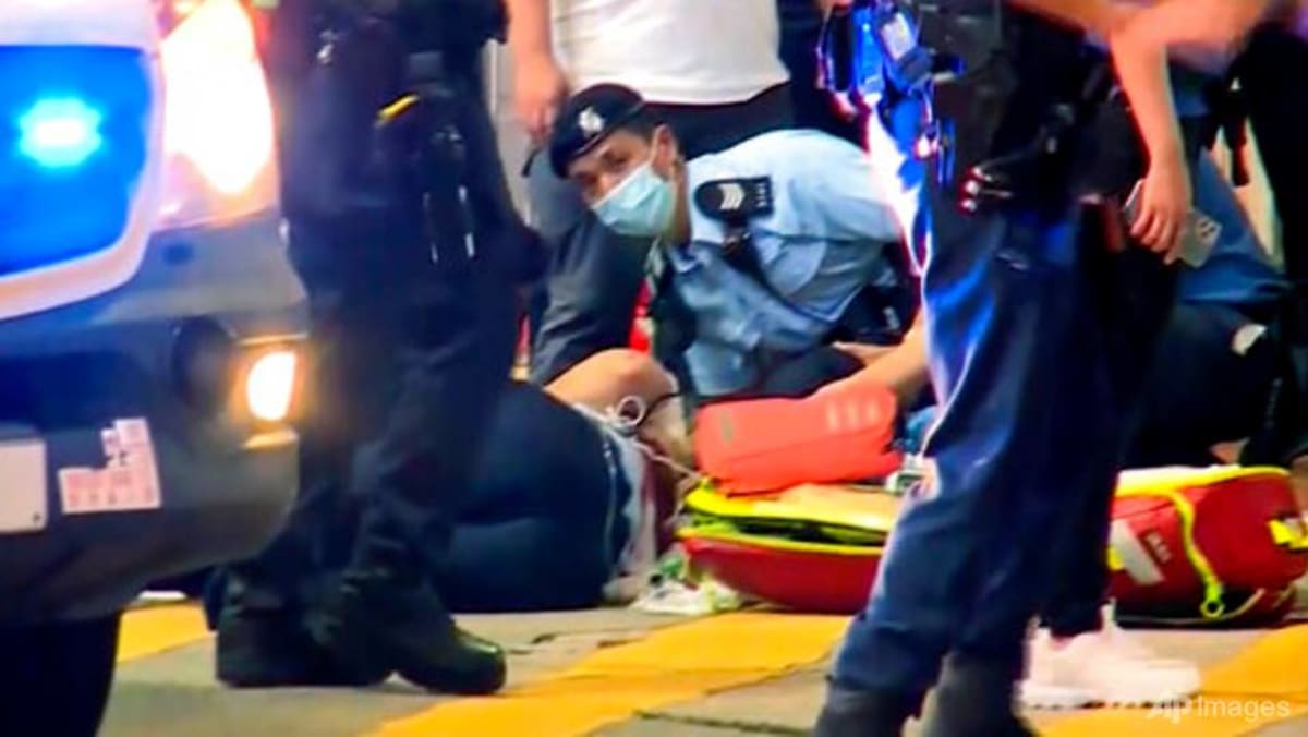 Kondisi petugas polisi Hong Kong membaik setelah ditikam