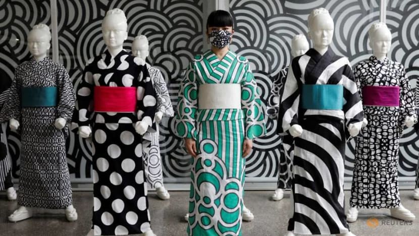 COVID-19 crisis threatens to unravel Japanese artist's kimono ambitions