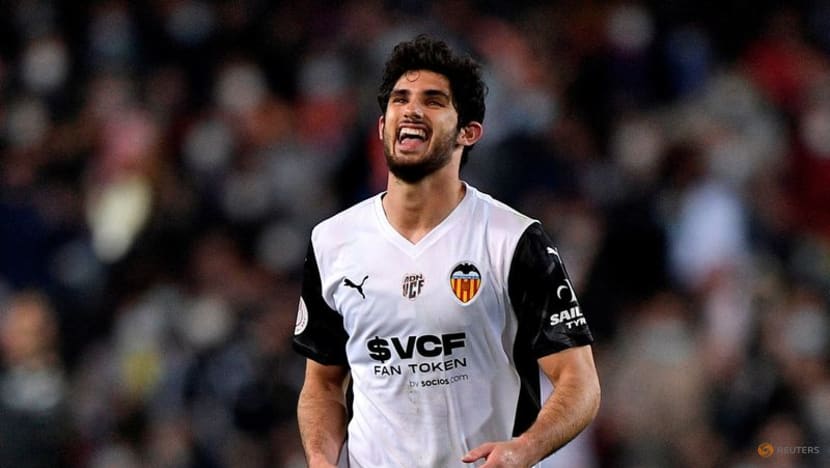 Portugal's Guedes joins Wolves from Valencia Portugal's Guedes joins Wolves from Valencia