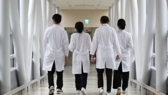 韩国医院辞职潮越演越烈 近七成半实习和住院医生已请辞