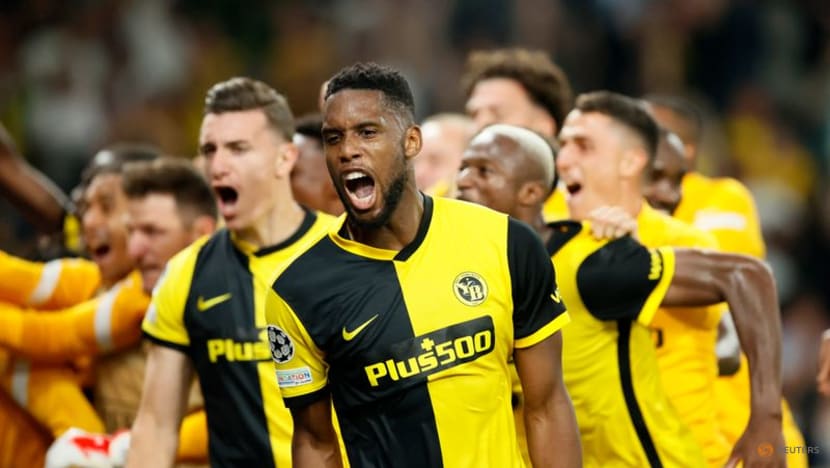 Football:
Siebatcheu earns Young Boys late win over 10-man Man United Football:
Siebatcheu earns Young Boys late win over 10-man Man United