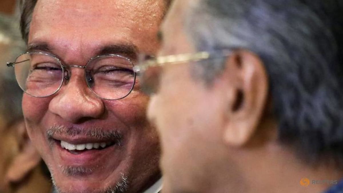 Parti Keadilan Rakyat Nominates Anwar As Opposition Pm Candidate Rejects Mahathir Cna