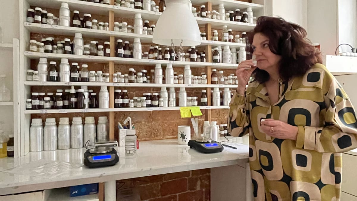 Perfume maker hotsell
