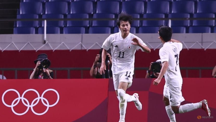 Soccer-Brighton sign Japanese midfielder Mitoma Soccer-Brighton sign Japanese midfielder Mitoma