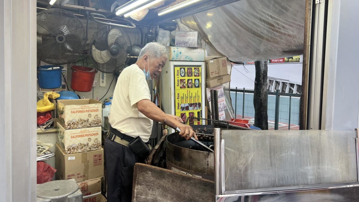 ‘Perdagangan akan segera mati’: Penjual kastanye panggang semakin langka seiring bertambahnya usia