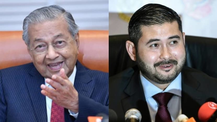 PM Mahathir calls Johor crown prince 'little boy' and 'stupid' as row continues PM Mahathir calls Johor crown prince 'little boy' and 'stupid' as row continues