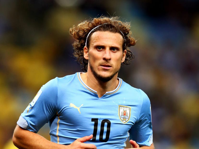 RIO DE JANEIRO, BRAZIL - JUNE 28: Diego Forlan of Uruguay in action during the 2014 FIFA World Cup Brazil round of 16 match between Colombia and Uruguay at Maracana on June 28, 2014 in Rio de Janeiro, Brazil. (Photo by Julian Finney/Getty Images)