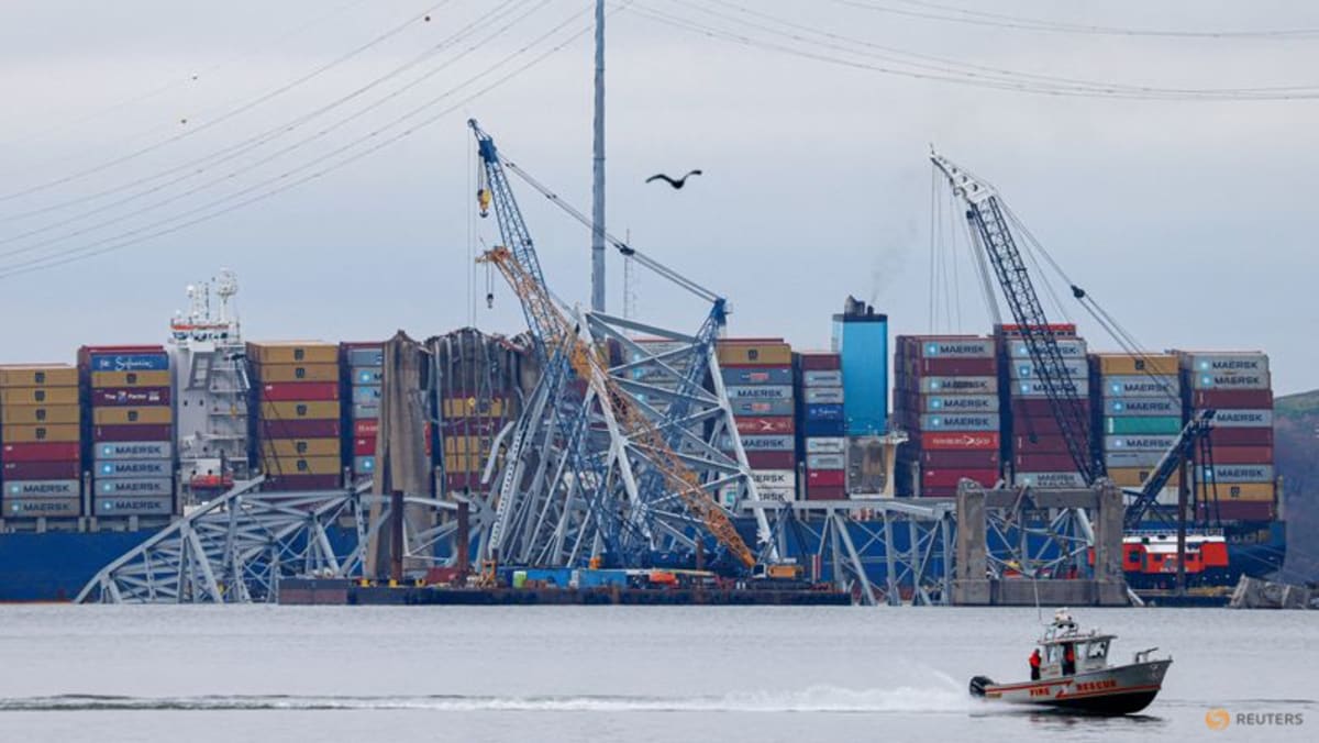 First vessel uses alternate channel to bypass Baltimore wreckage First vessel uses alternate channel to bypass Baltimore wreckage