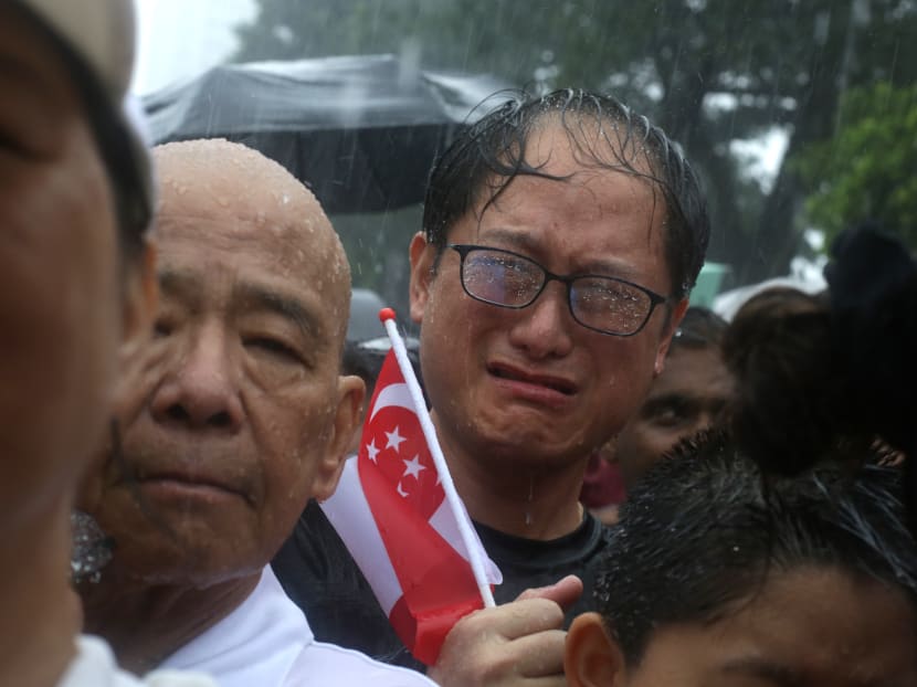A mourner drenched in rain waits for the funeral hearse of Singapore's first Prime Minister Mr Lee Kuan Yew. Photo: Wong Pei Ting