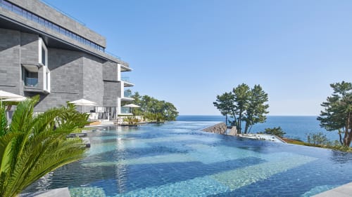 Looking for an idyllic stay with a gorgeous sea view in Jeju, South Korea? Head to JW Marriott Jeju Resort & Spa