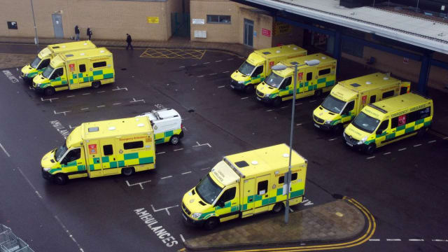 英国部分地区救护车人员本月将罢工两天