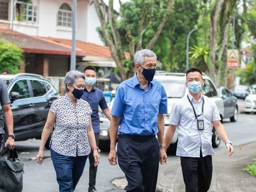 Prime Minister Lee Hsien Loong (second from right) and his wife Ho Ching arriving at the wake for Richard Magnus on Hillcrest Road on March 15, 2022.