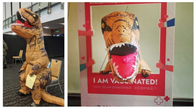 马国男子变身成“恐龙”接种疫苗 网民笑言：该如何施打疫苗？