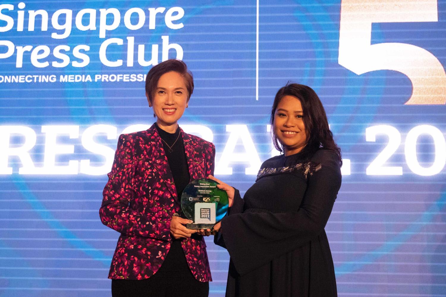 TODAY journalist Nabilah Awang receiving her award from Communications and Information Minister Josephine Teo on June 10, 2022.